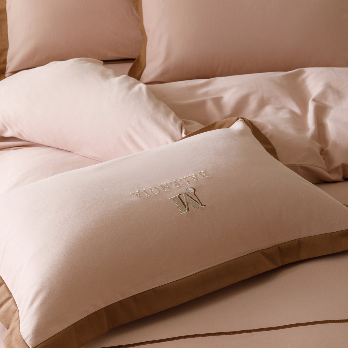 91家纺网 家纺一手货源 找家纺 （总）艾莱家纺 2025新款A类50S云柔棉加密柔顺磨毛四件套-依人梦