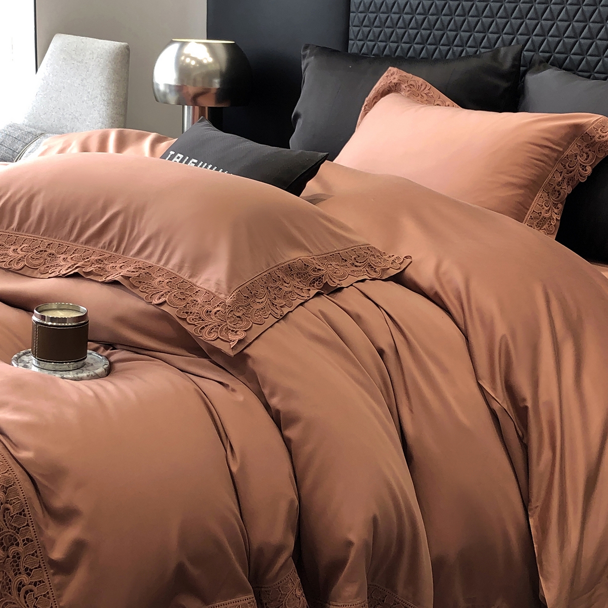 91家纺网 家纺一手货源 找家纺 太古汇家居 2025新款天丝棉磨毛花边四件套-巴黎晨曦系列 巴厘岛-美拉德