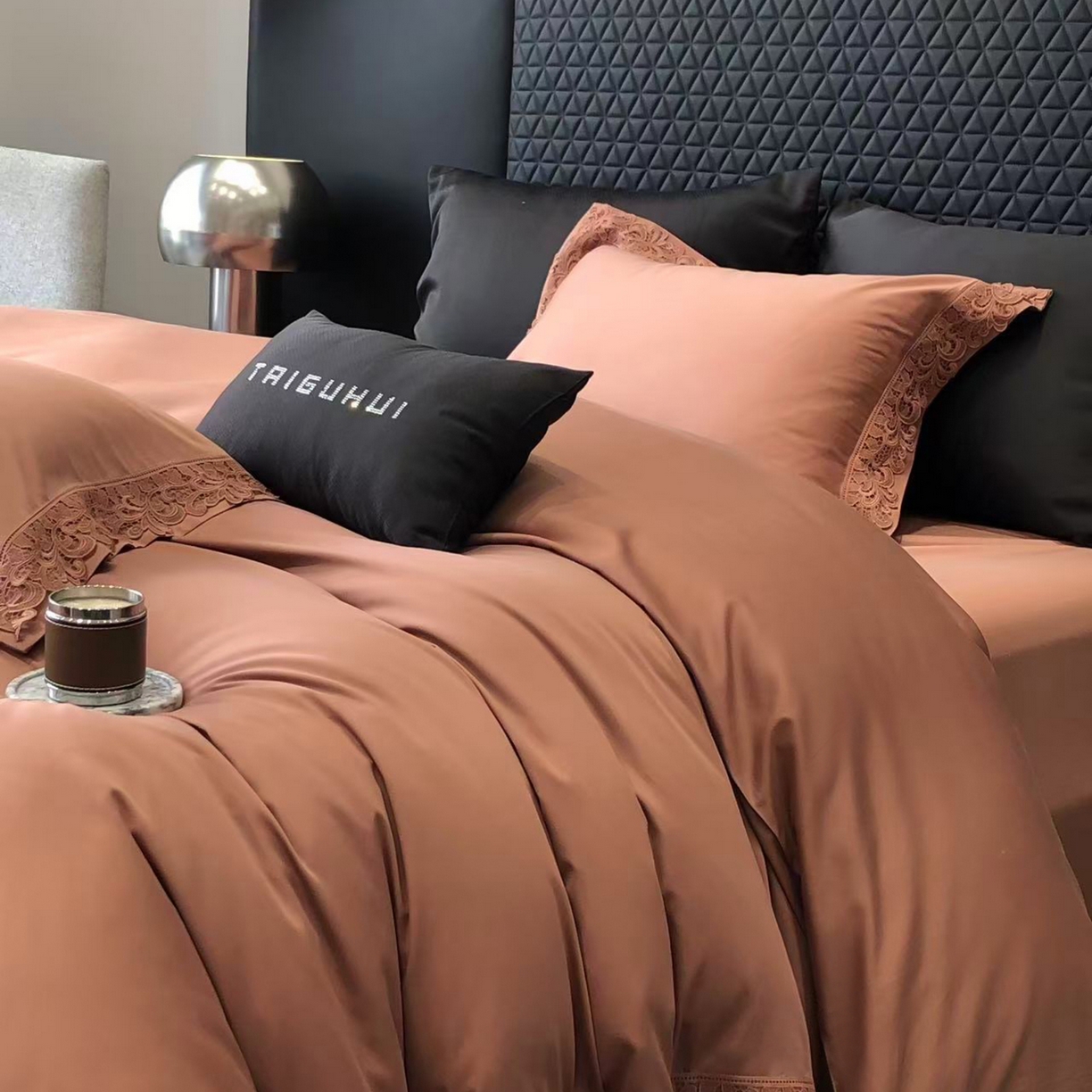 91家纺网 家纺一手货源 找家纺 太古汇家居 2025新款天丝棉磨毛花边四件套-巴黎晨曦系列 巴厘岛-美拉德