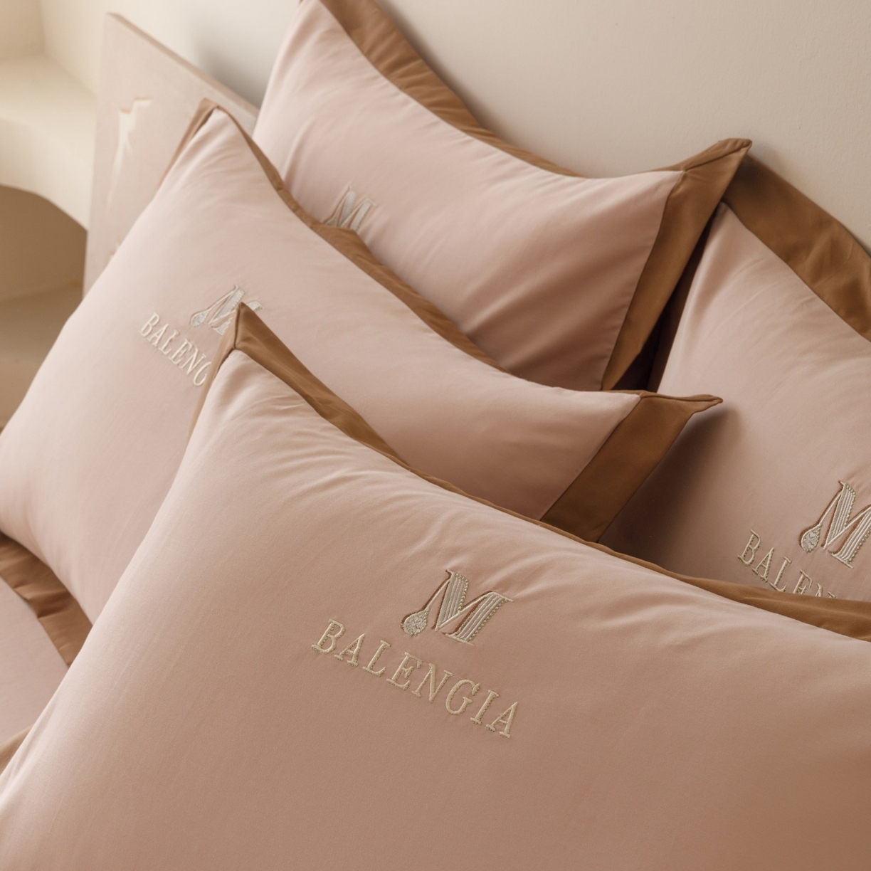 91家纺网 家纺一手货源 找家纺 （总）艾莱家纺 2025新款A类50S云柔棉加密柔顺磨毛四件套-依人梦