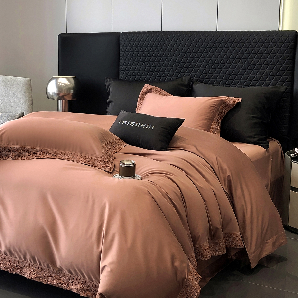 91家纺网 家纺一手货源 找家纺 太古汇家居 2025新款天丝棉磨毛花边四件套-巴黎晨曦系列 巴厘岛-美拉德