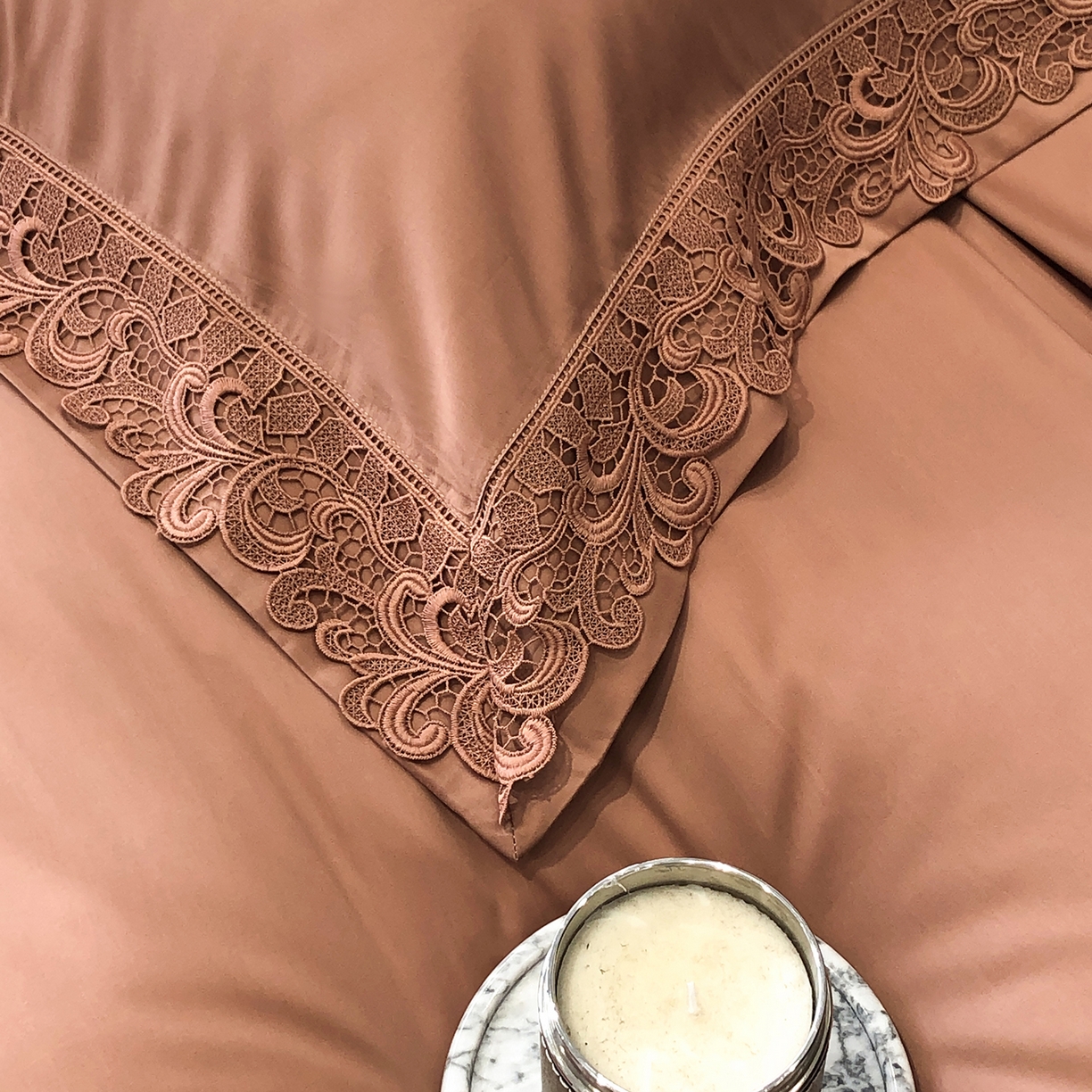 91家纺网 家纺一手货源 找家纺 太古汇家居 2025新款天丝棉磨毛花边四件套-巴黎晨曦系列 巴厘岛-美拉德