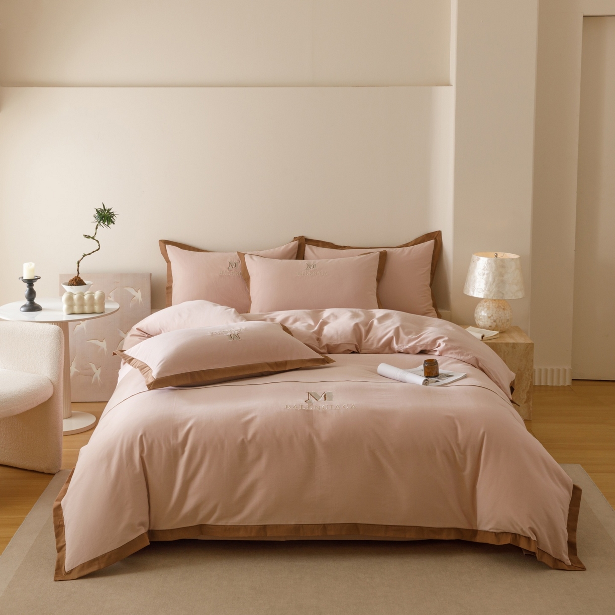 91家纺网 家纺一手货源 找家纺 艾莱家纺 2025新款A类50S云柔棉加密柔顺磨毛四件套-依人梦 依人梦-巴黎粉