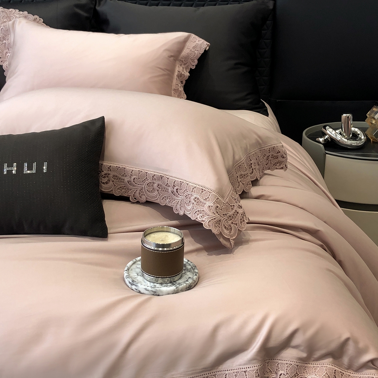 91家纺网 家纺一手货源 找家纺 太古汇家居 2025新款天丝棉磨毛花边四件套-巴黎晨曦系列 巴厘岛-烟紫