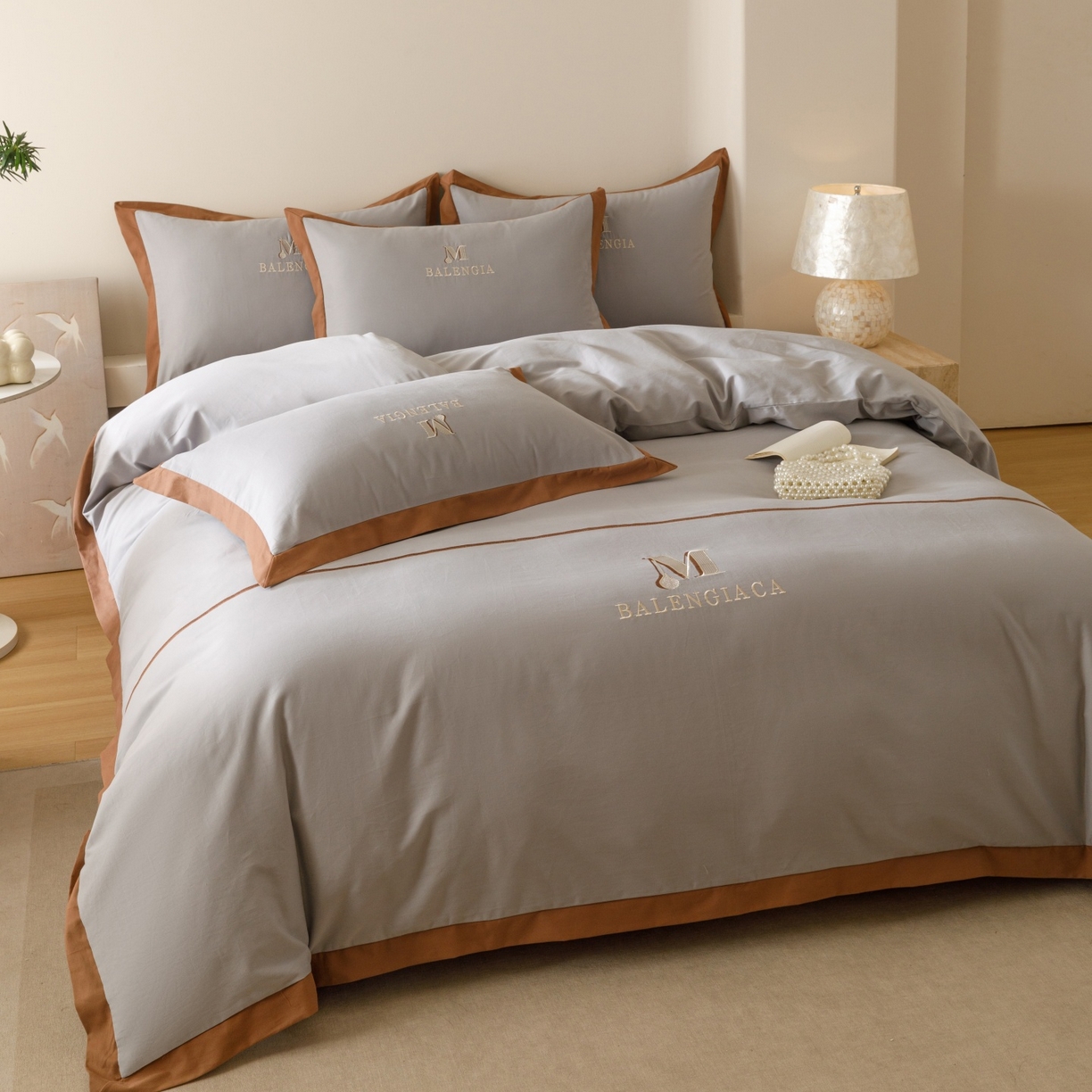 91家纺网 家纺一手货源 找家纺 艾莱家纺 2025新款A类50S云柔棉加密柔顺磨毛四件套-依人梦 依人梦-高级灰