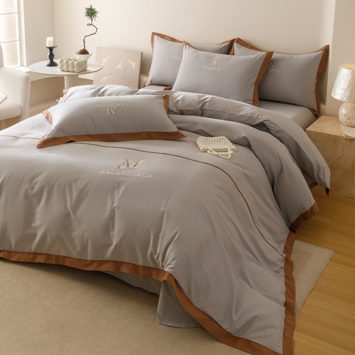 91家纺网 家纺一手货源 找家纺 艾莱家纺 2025新款A类50S云柔棉加密柔顺磨毛四件套-依人梦 依人梦-高级灰