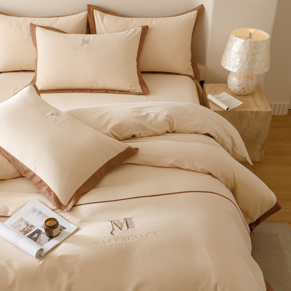 91家纺网 家纺一手货源 找家纺 艾莱家纺 2025新款A类50S云柔棉加密柔顺磨毛四件套-依人梦 依人梦-浅香槟