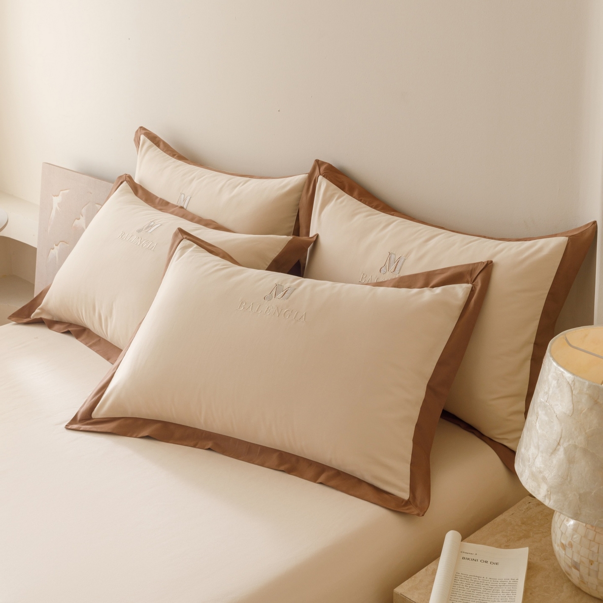 91家纺网 家纺一手货源 找家纺 艾莱家纺 2025新款A类50S云柔棉加密柔顺磨毛四件套-依人梦 依人梦-浅香槟