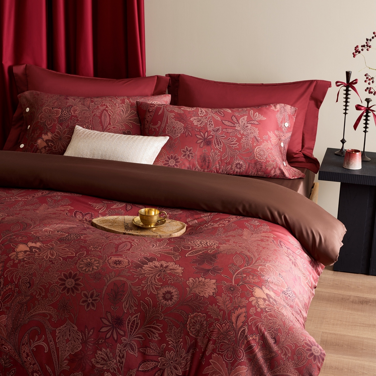 91家纺网 家纺一手货源 找家纺 涞澳家纺 2025新款婚庆印花四件套 翡色倾慕