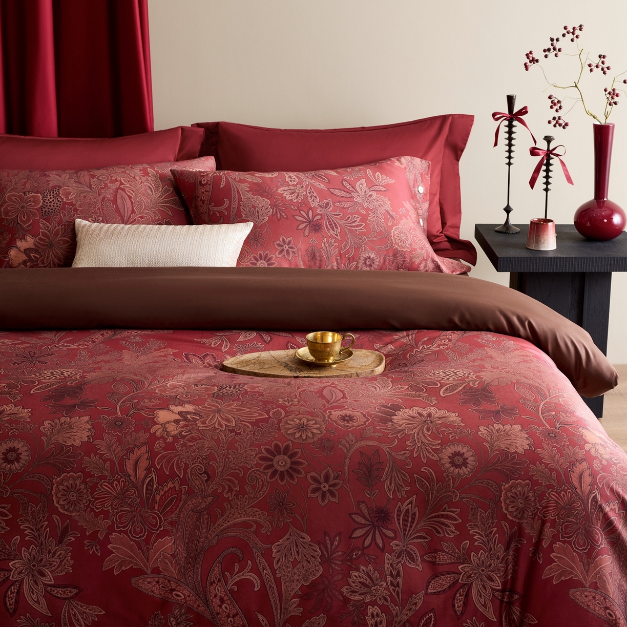 91家纺网 家纺一手货源 找家纺 涞澳家纺 2025新款婚庆印花四件套 翡色倾慕