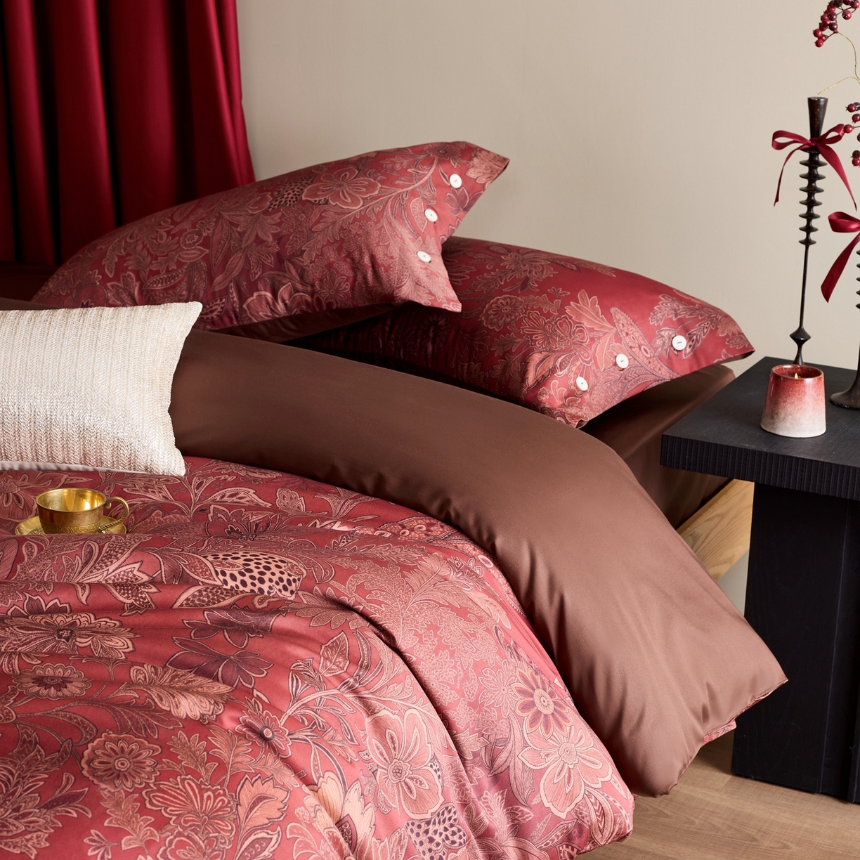 91家纺网 家纺一手货源 找家纺 涞澳家纺 2025新款婚庆印花四件套 翡色倾慕