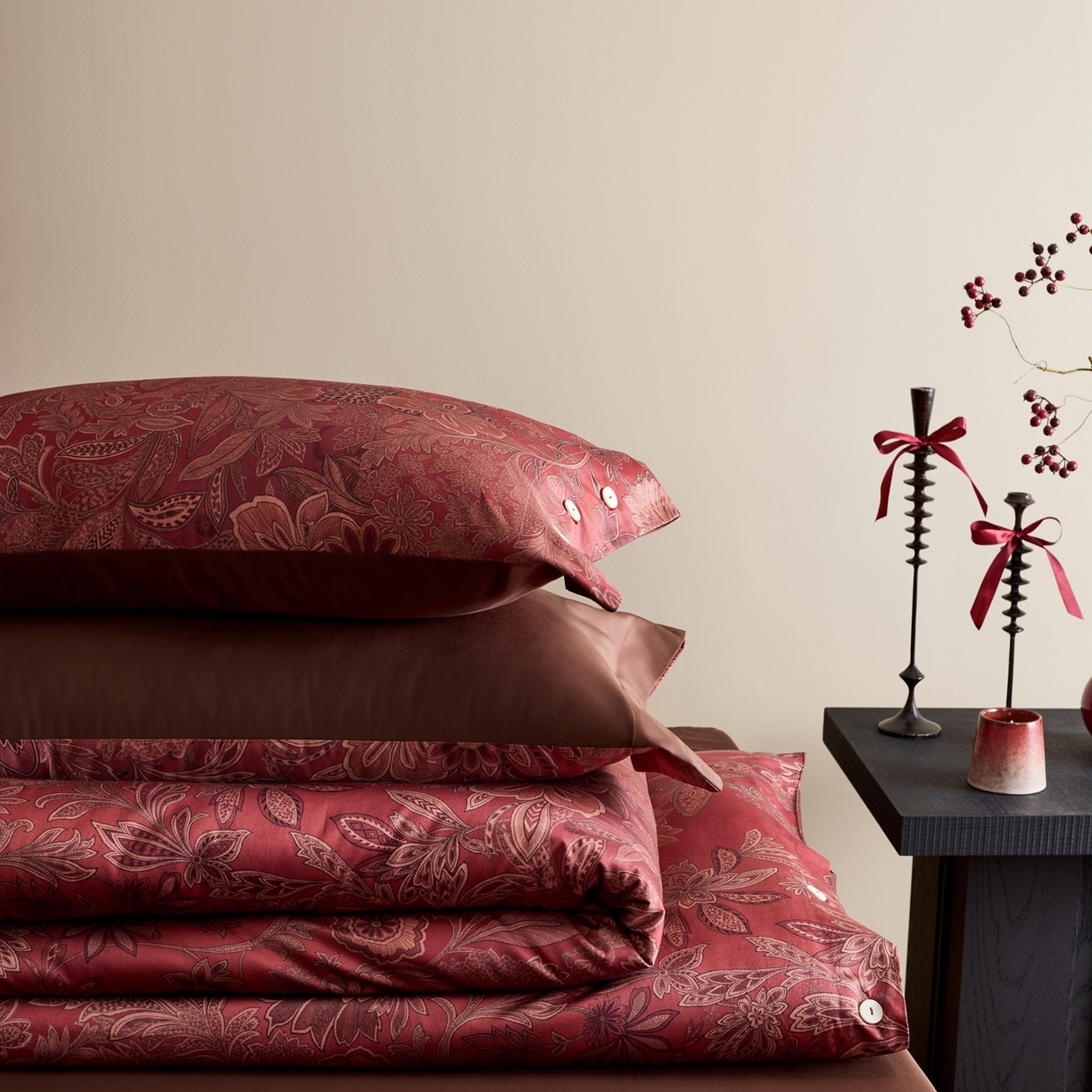 91家纺网 家纺一手货源 找家纺 涞澳家纺 2025新款婚庆印花四件套 翡色倾慕