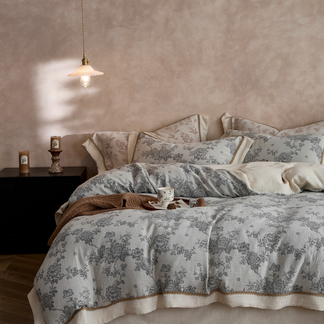 91家纺网 家纺一手货源 找家纺 涞澳家纺 2025新款棉麻皱皱纱四件套 花间影