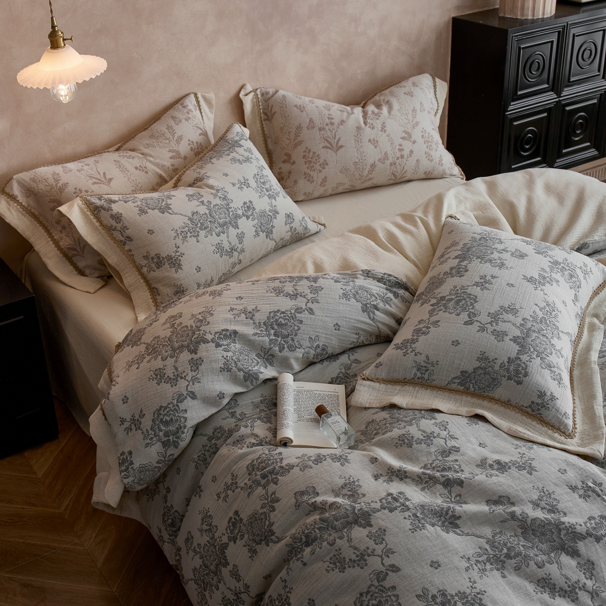 91家纺网 家纺一手货源 找家纺 涞澳家纺 2025新款棉麻皱皱纱四件套 花间影