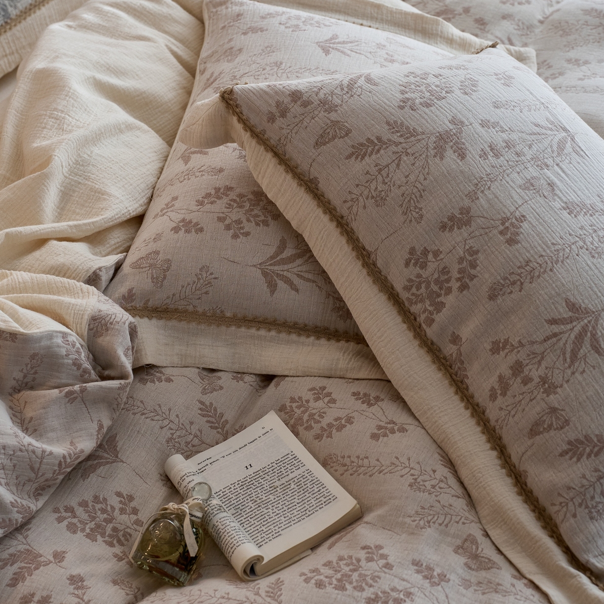 91家纺网 家纺一手货源 找家纺 涞澳家纺 2025新款棉麻皱皱纱四件套 听风絮