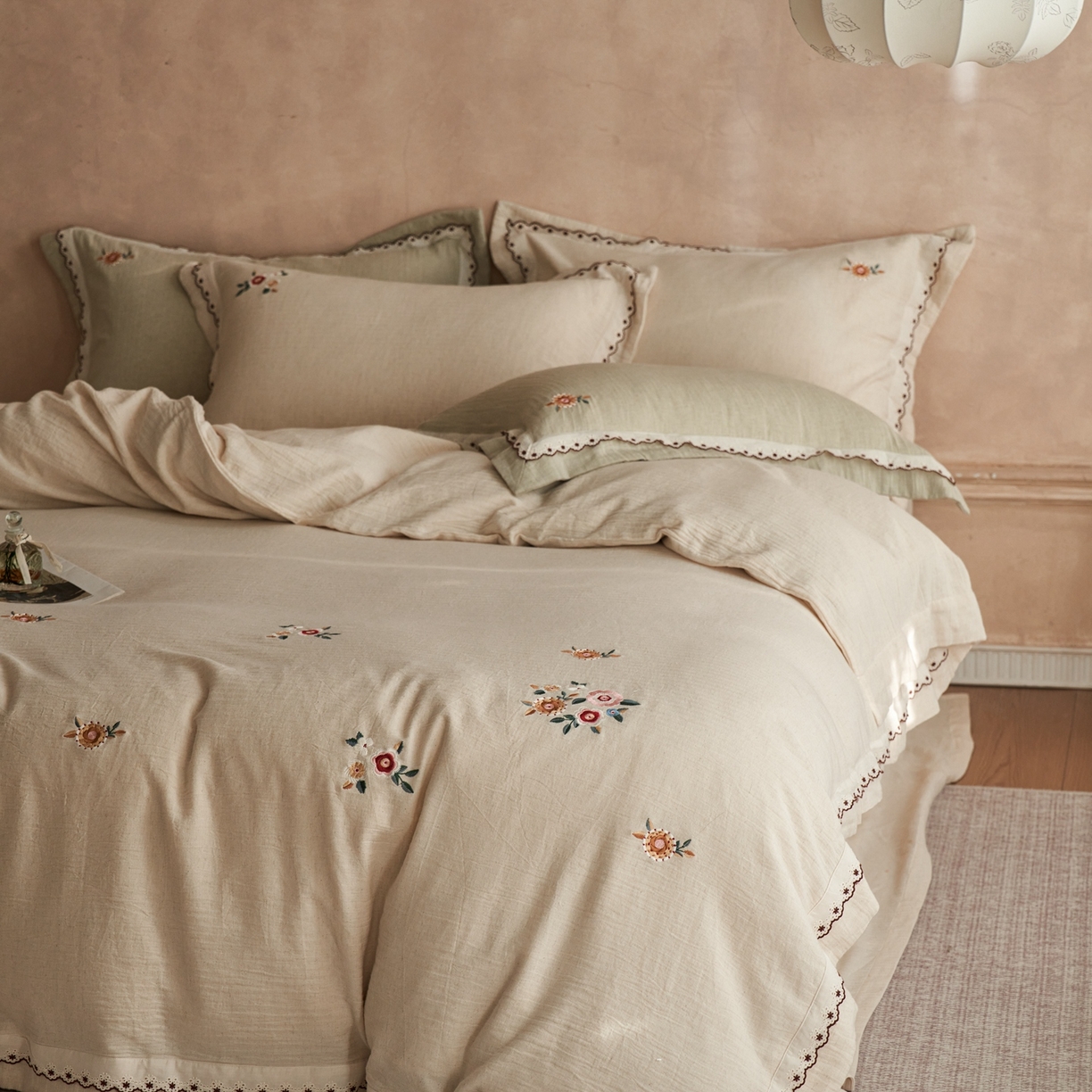 91家纺网 家纺一手货源 找家纺 涞澳家纺 2025新款棉麻皱皱纱四件套 一山春色-白