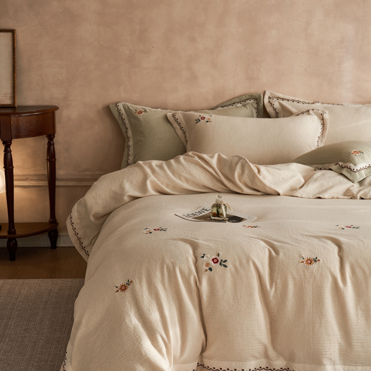 91家纺网 家纺一手货源 找家纺 涞澳家纺 2025新款棉麻皱皱纱四件套 一山春色-白