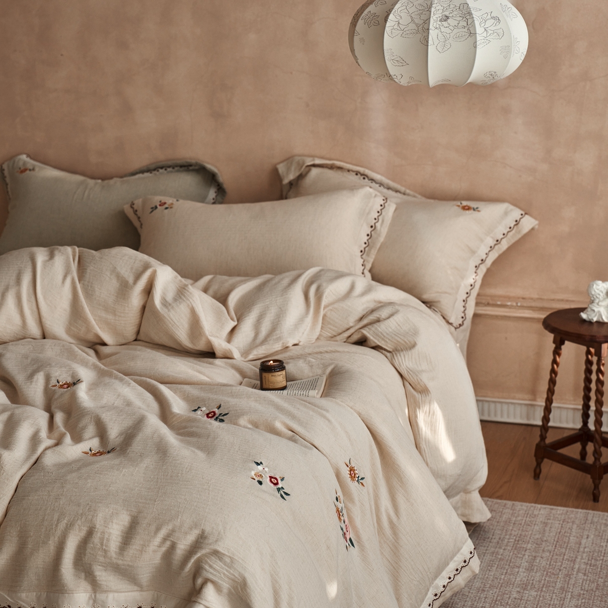 91家纺网 家纺一手货源 找家纺 涞澳家纺 2025新款棉麻皱皱纱四件套 一山春色-白