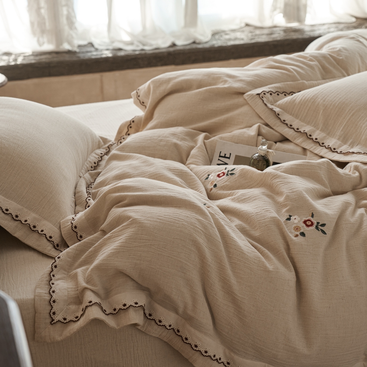 91家纺网 家纺一手货源 找家纺 涞澳家纺 2025新款棉麻皱皱纱四件套 一山春色-白