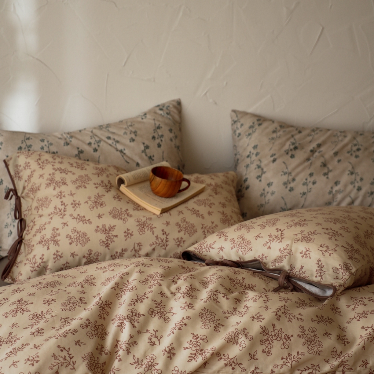 91家纺网 家纺一手货源 找家纺 涞澳家纺 2025新款全棉纯棉软烟纱四件套 落樱纷飞