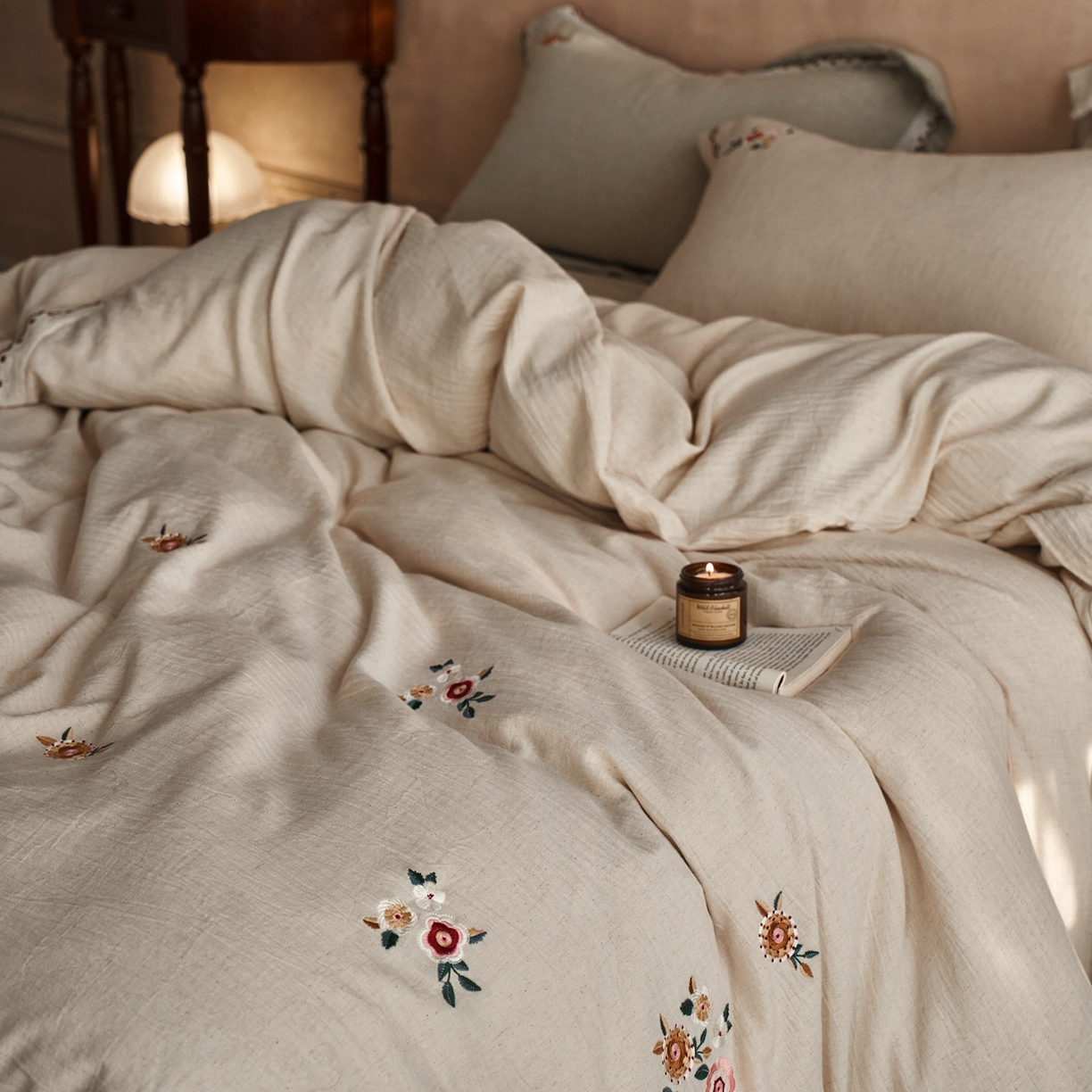 91家纺网 家纺一手货源 找家纺 涞澳家纺 2025新款棉麻皱皱纱四件套 一山春色-白