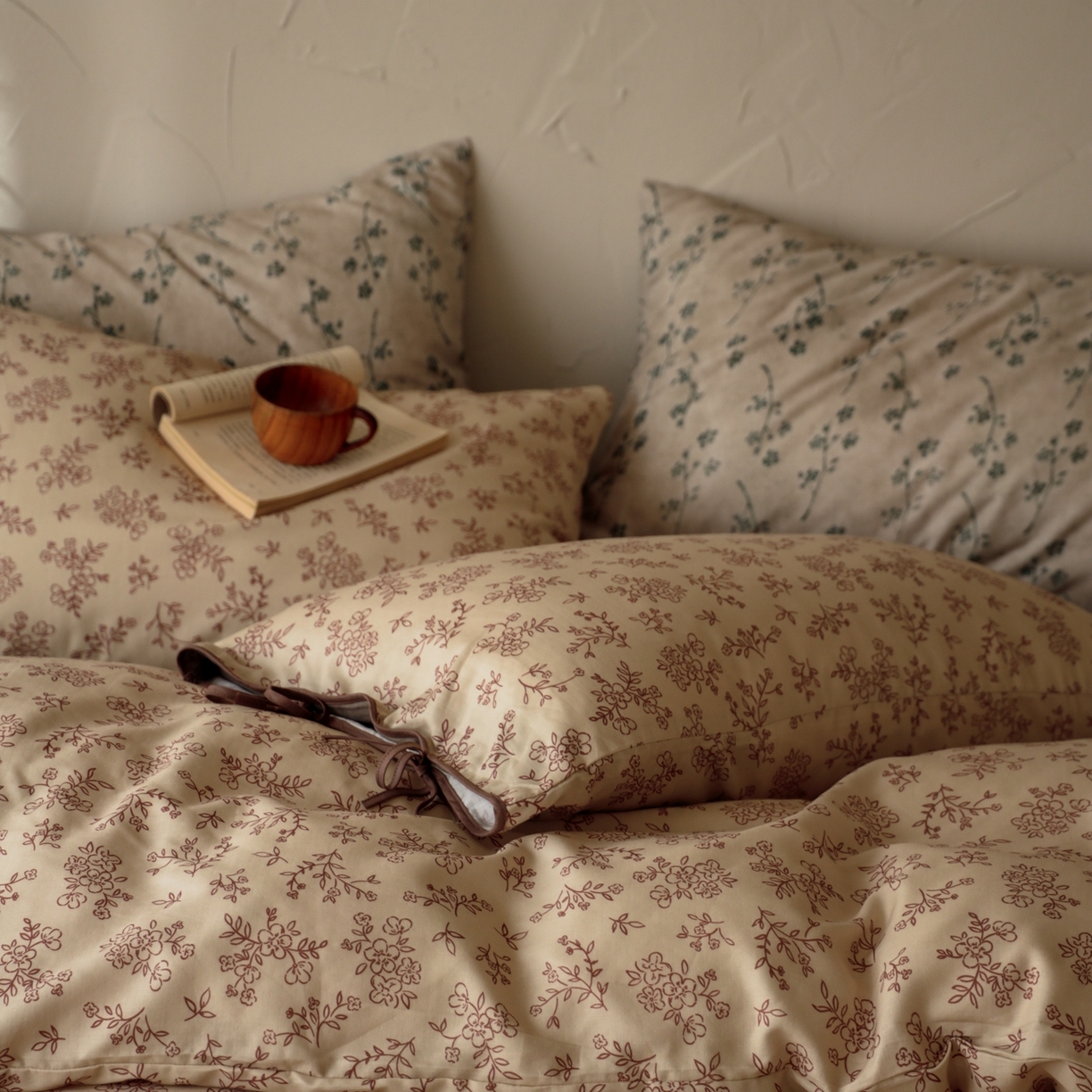 91家纺网 家纺一手货源 找家纺 涞澳家纺 2025新款全棉纯棉软烟纱四件套 落樱纷飞