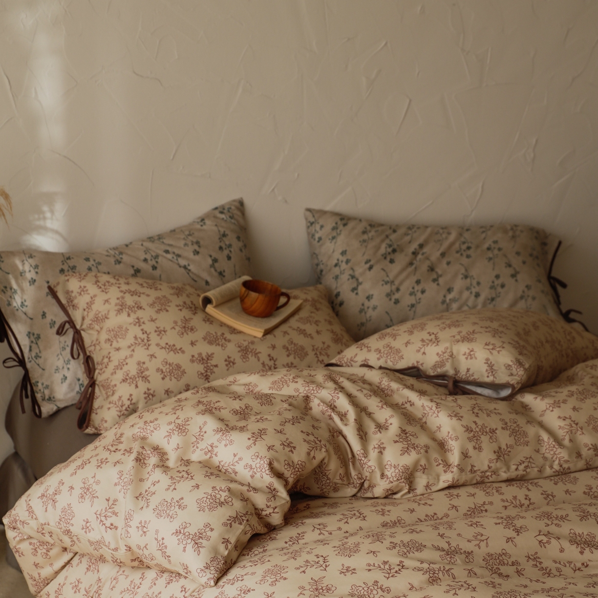 91家纺网 家纺一手货源 找家纺 涞澳家纺 2025新款全棉纯棉软烟纱四件套 落樱纷飞