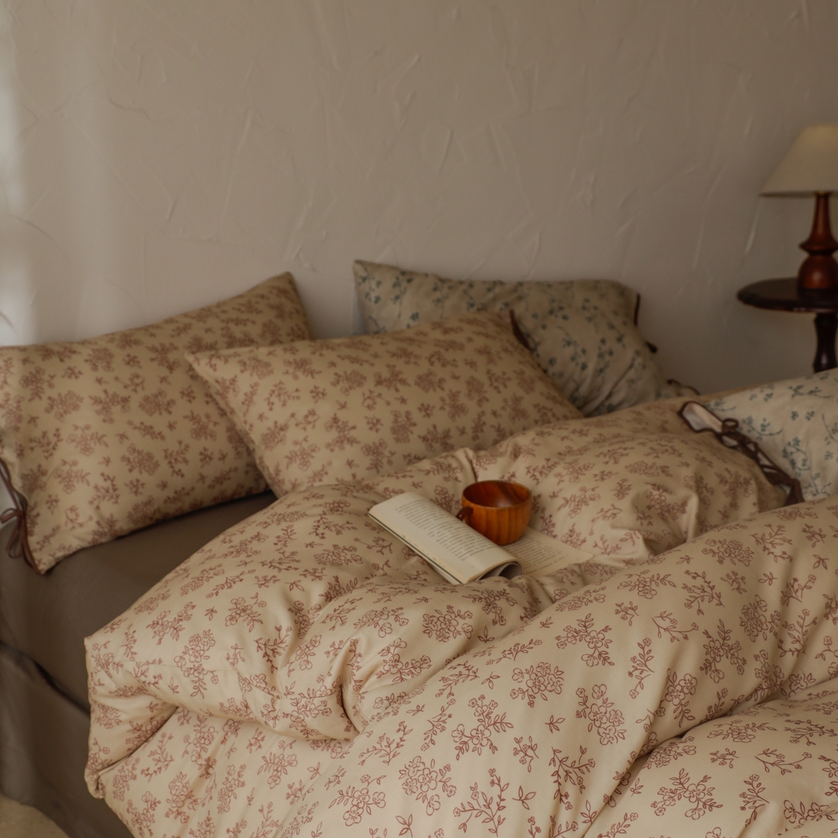 91家纺网 家纺一手货源 找家纺 涞澳家纺 2025新款全棉纯棉软烟纱四件套 落樱纷飞