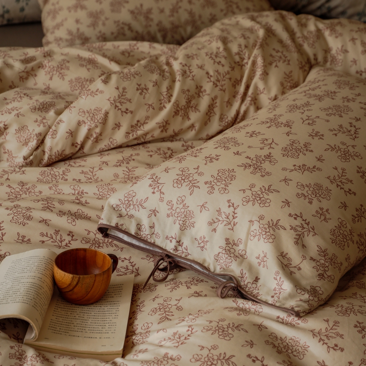 91家纺网 家纺一手货源 找家纺 涞澳家纺 2025新款全棉纯棉软烟纱四件套 落樱纷飞