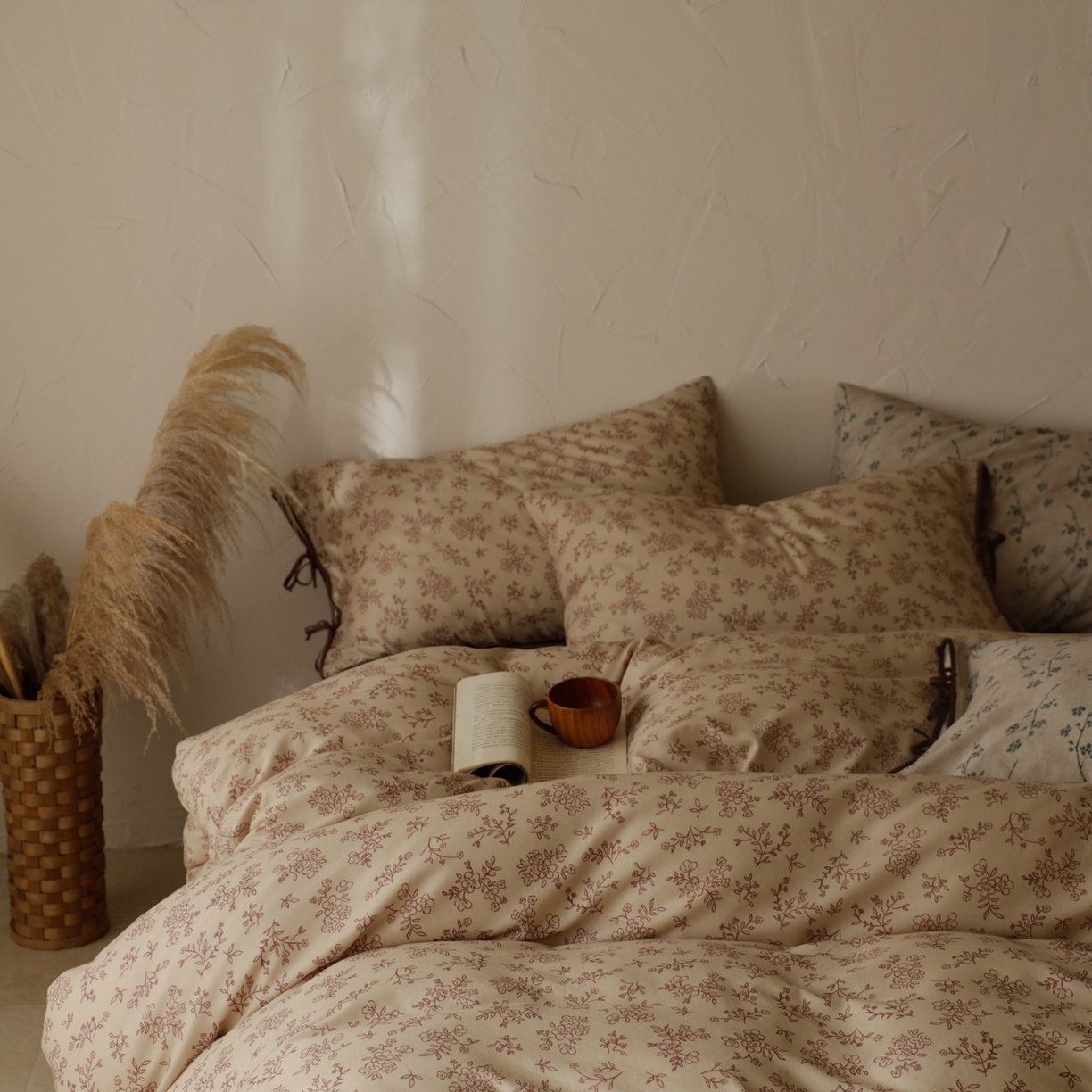 91家纺网 家纺一手货源 找家纺 涞澳家纺 2025新款全棉纯棉软烟纱四件套 落樱纷飞