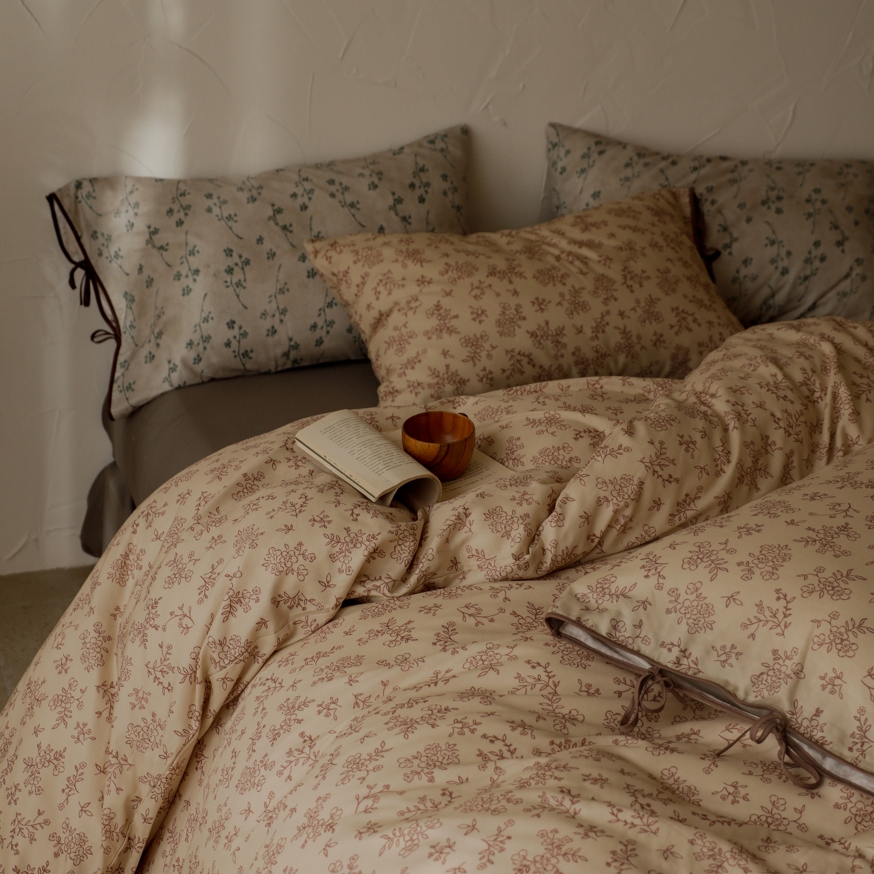 91家纺网 家纺一手货源 找家纺 涞澳家纺 2025新款全棉纯棉软烟纱四件套 落樱纷飞