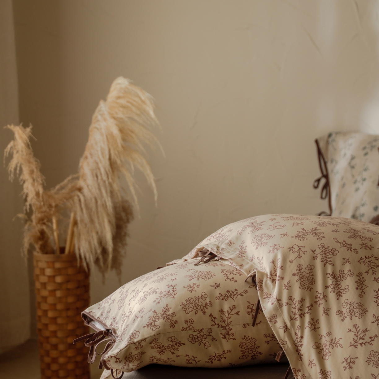 91家纺网 家纺一手货源 找家纺 涞澳家纺 2025新款全棉纯棉软烟纱四件套 落樱纷飞