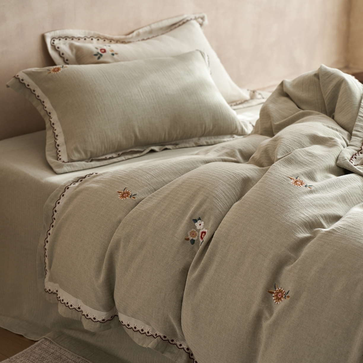 91家纺网 家纺一手货源 找家纺 涞澳家纺 2025新款棉麻皱皱纱四件套 一山春色-绿