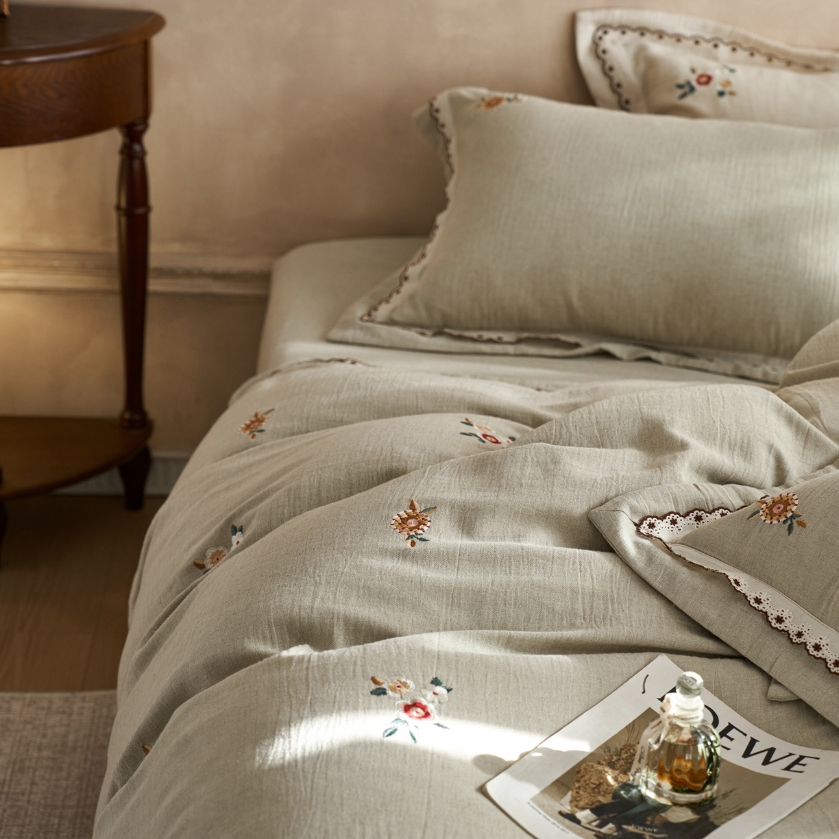 91家纺网 家纺一手货源 找家纺 涞澳家纺 2025新款棉麻皱皱纱四件套 一山春色-绿