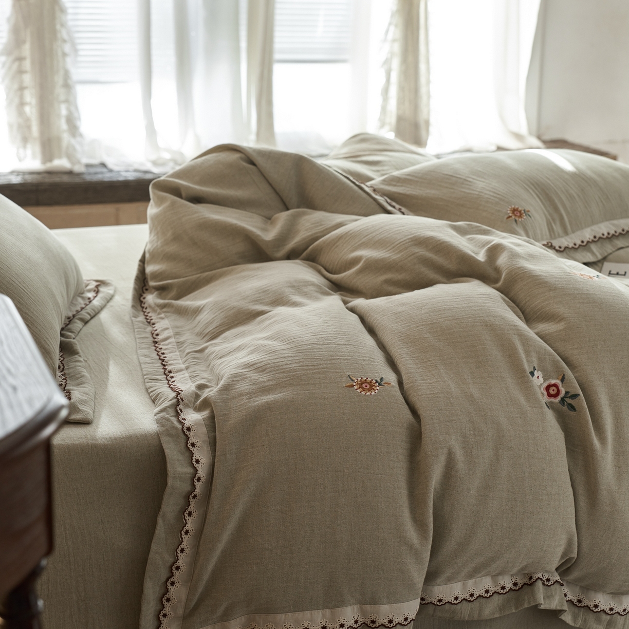 91家纺网 家纺一手货源 找家纺 涞澳家纺 2025新款棉麻皱皱纱四件套 一山春色-绿