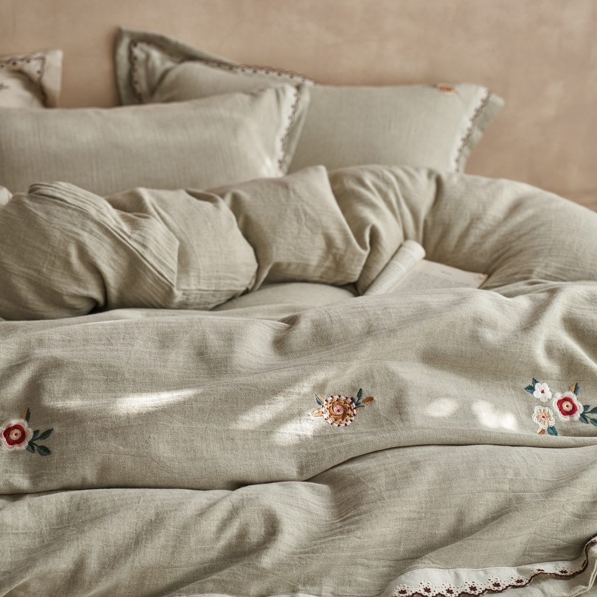 91家纺网 家纺一手货源 找家纺 涞澳家纺 2025新款棉麻皱皱纱四件套 一山春色-绿