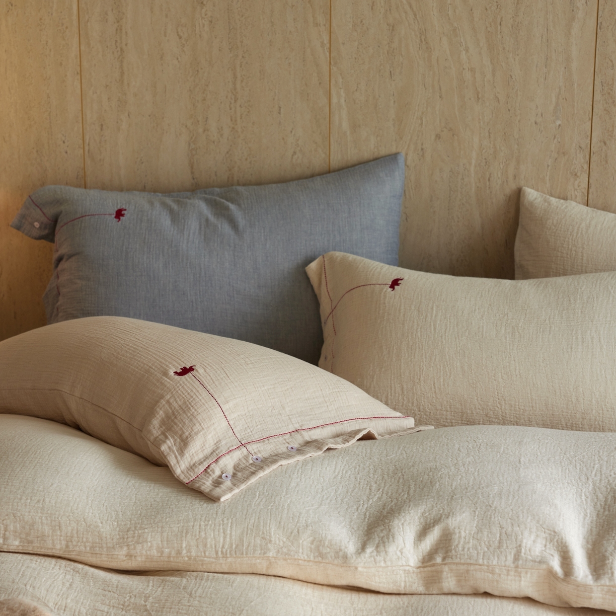 91家纺网 家纺一手货源 找家纺 涞澳家纺 2025新款棉麻皱皱纱四件套 梵象-白