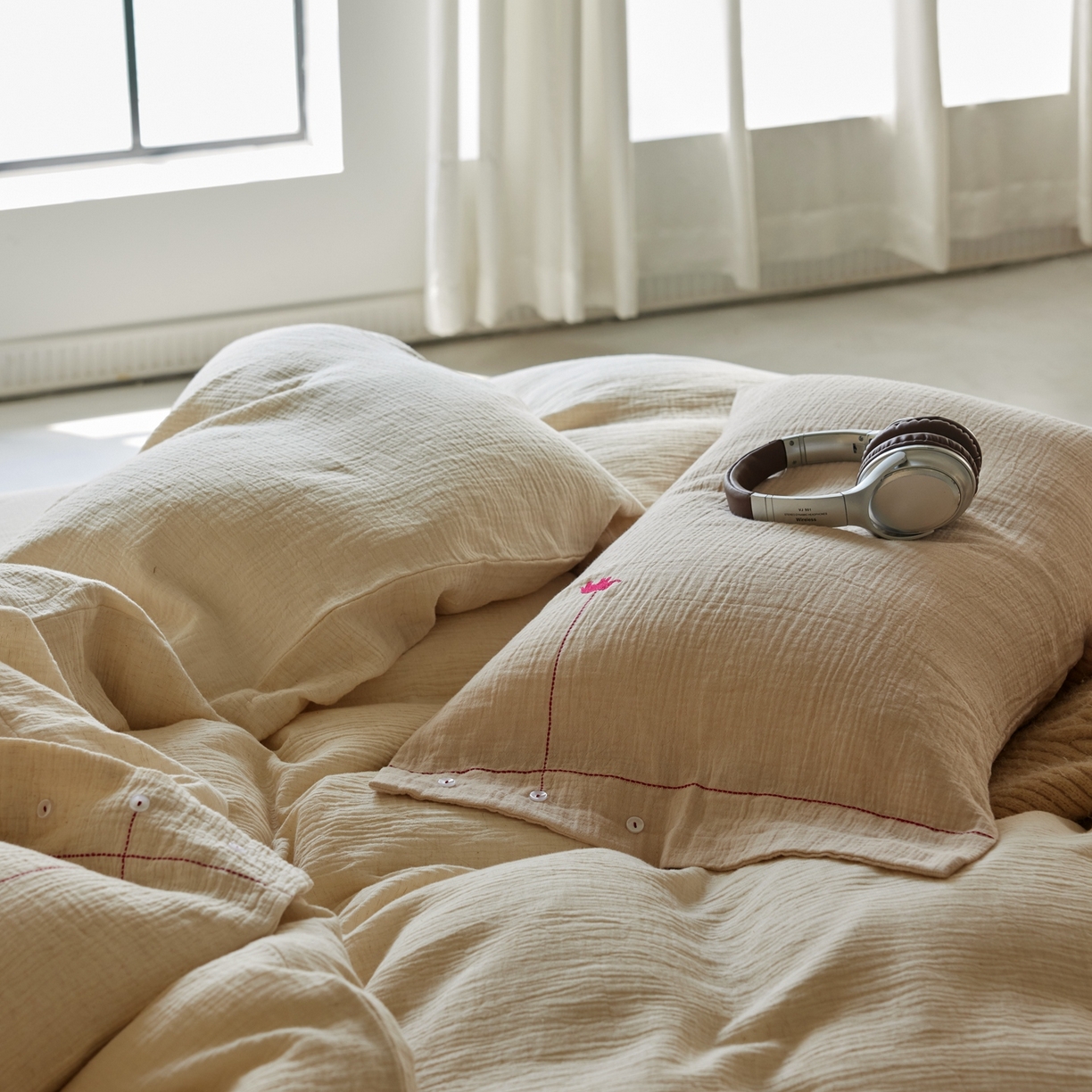 91家纺网 家纺一手货源 找家纺 涞澳家纺 2025新款棉麻皱皱纱四件套 梵象-白