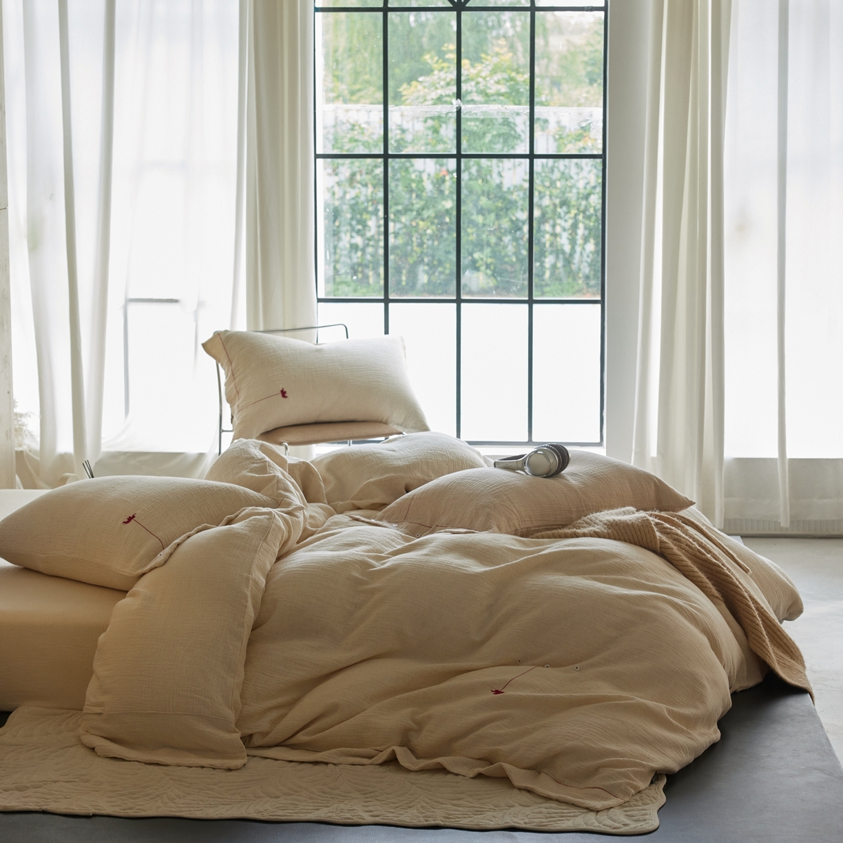 91家纺网 家纺一手货源 找家纺 涞澳家纺 2025新款棉麻皱皱纱四件套 梵象-白