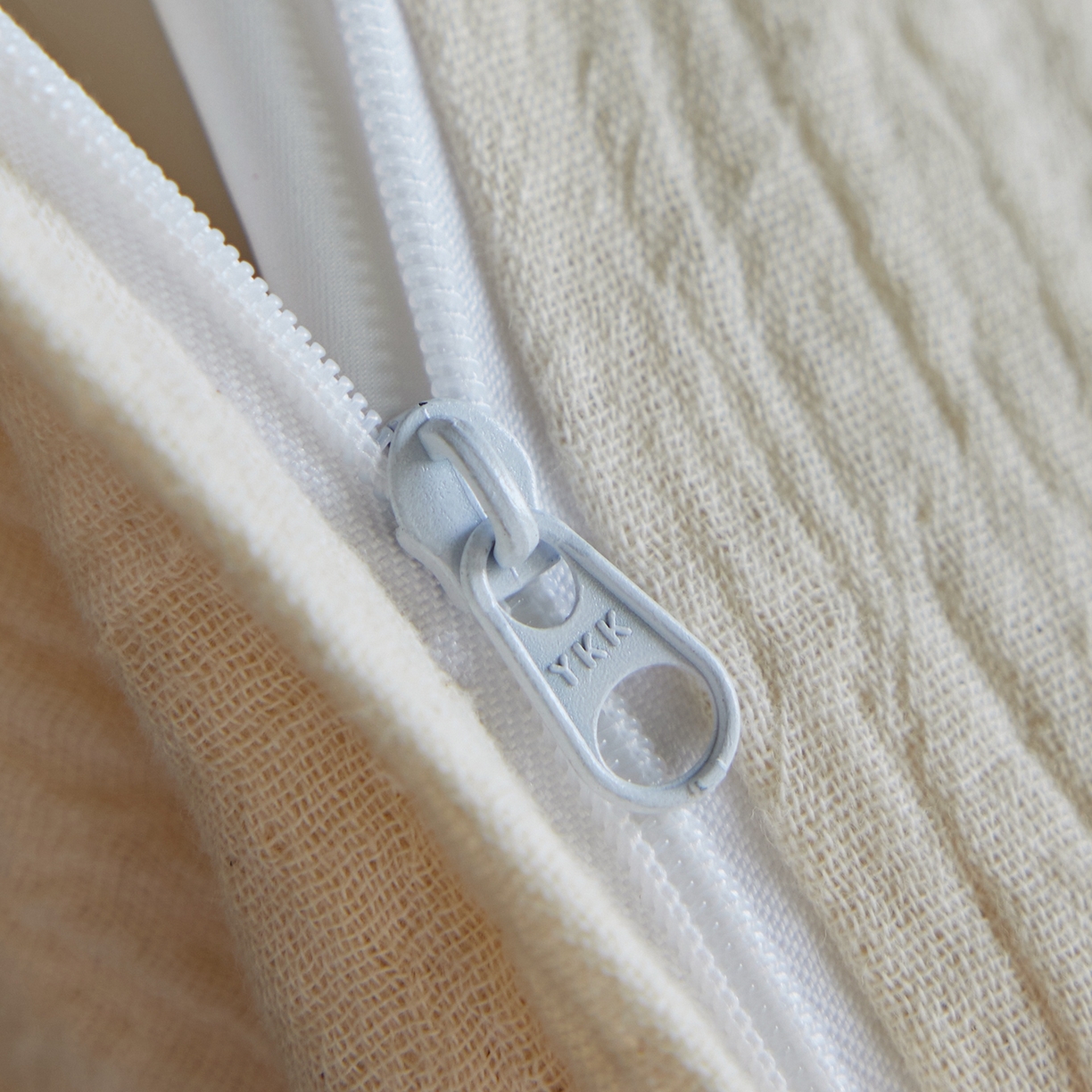 91家纺网 家纺一手货源 找家纺 涞澳家纺 2025新款棉麻皱皱纱四件套 梵象-白