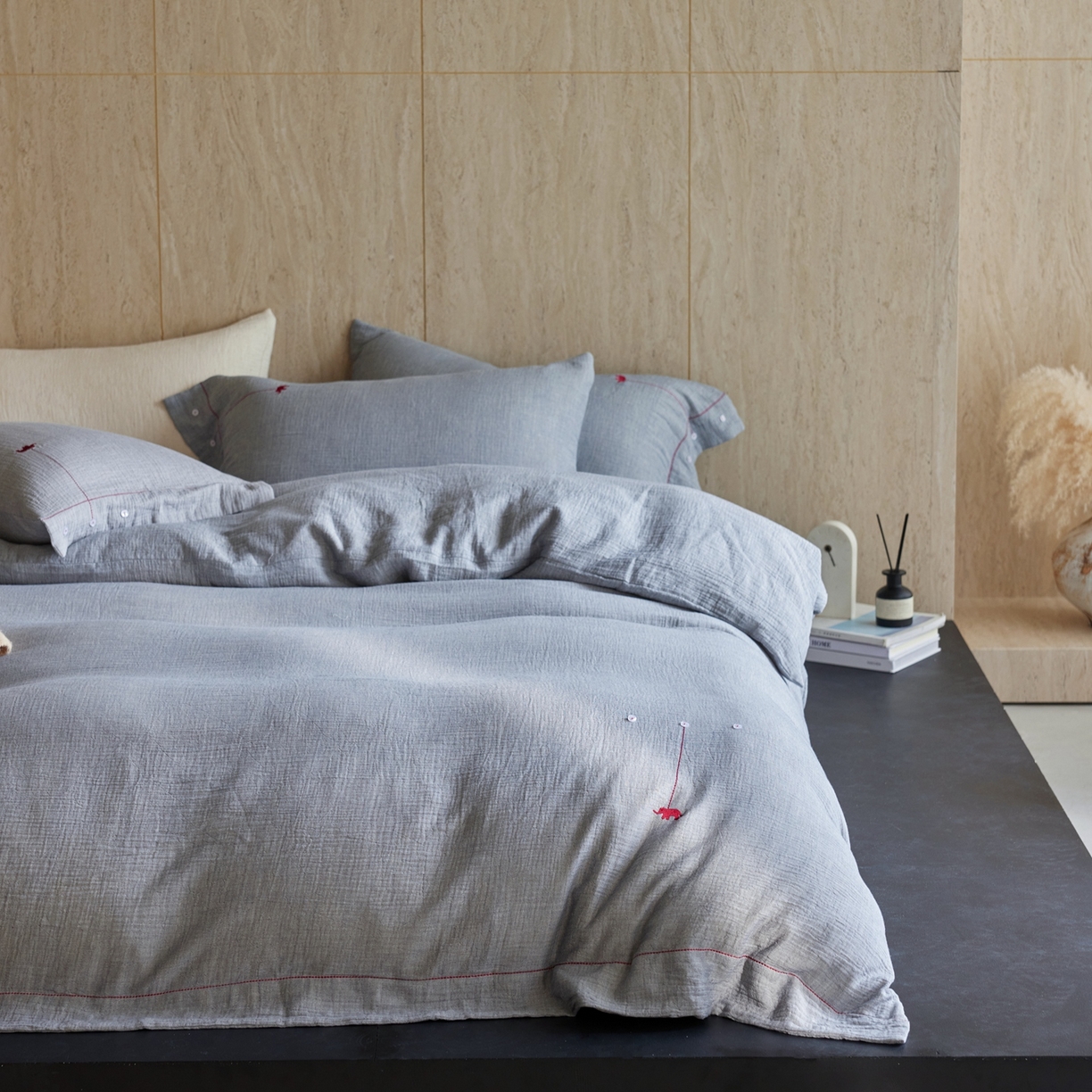 91家纺网 家纺一手货源 找家纺 涞澳家纺 2025新款棉麻皱皱纱四件套 梵象-蓝