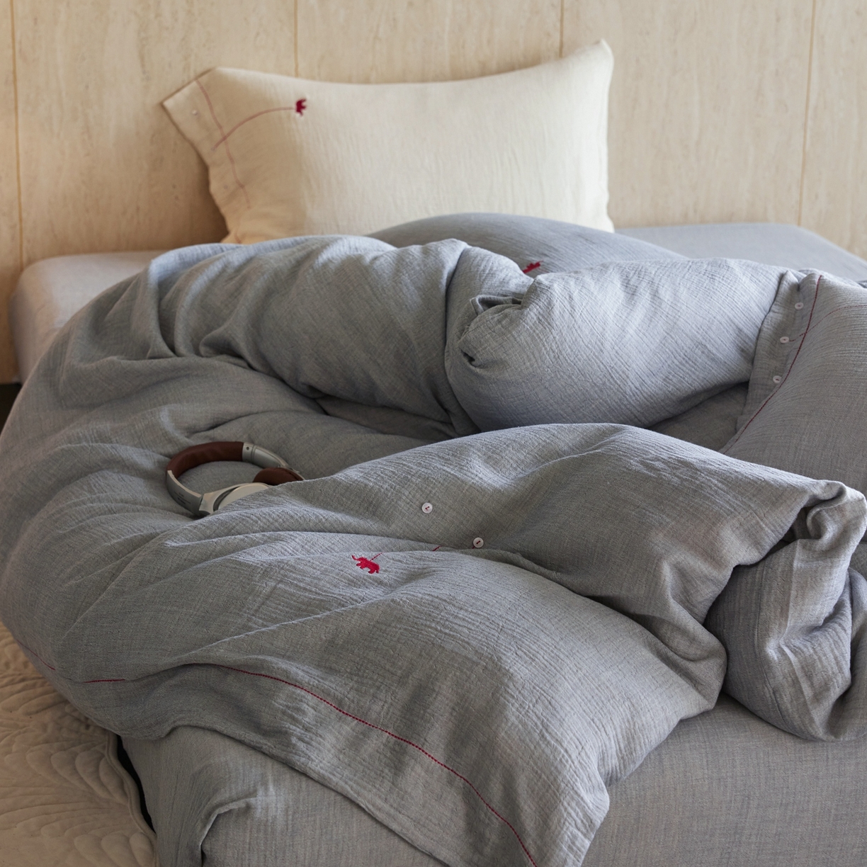 91家纺网 家纺一手货源 找家纺 涞澳家纺 2025新款棉麻皱皱纱四件套 梵象-蓝