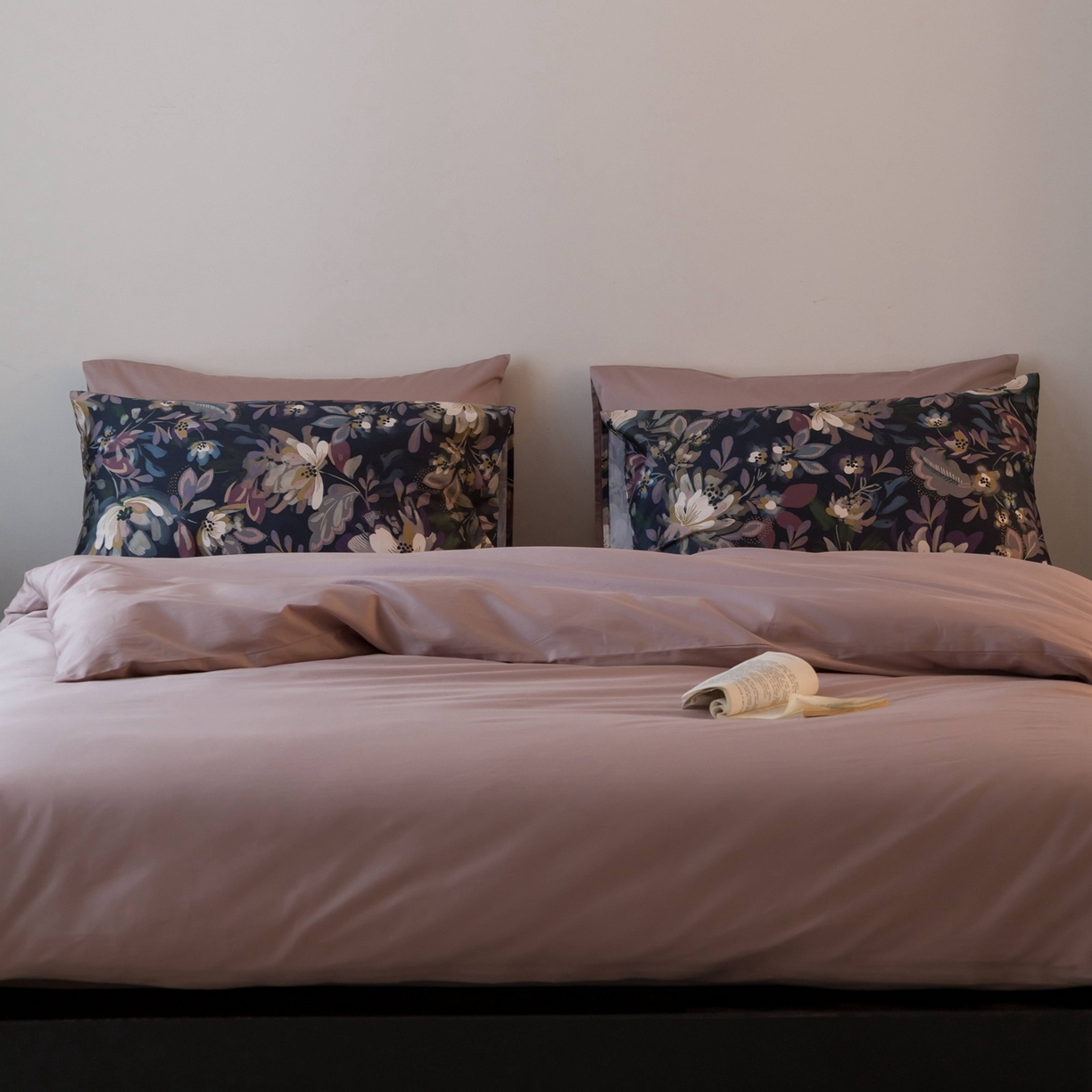 91家纺网 家纺一手货源 找家纺 （总）涞澳家纺 2025新款全棉纯棉贡缎六件套(素色四件套+印花枕套）