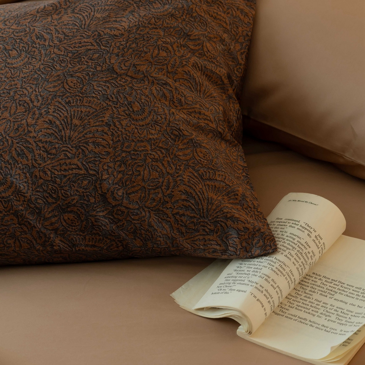 91家纺网 家纺一手货源 找家纺 （总）涞澳家纺 2025新款全棉纯棉贡缎六件套(素色四件套+印花枕套）