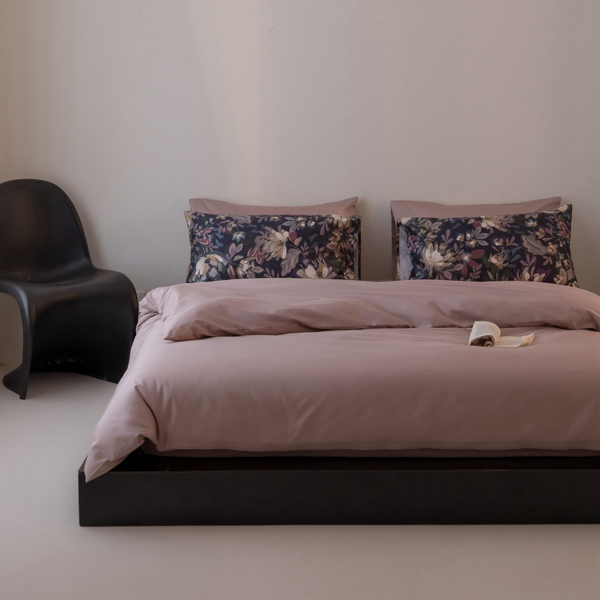 91家纺网 家纺一手货源 找家纺 涞澳家纺 2025新款全棉纯棉贡缎六件套(素色四件套+印花枕套） 澜花