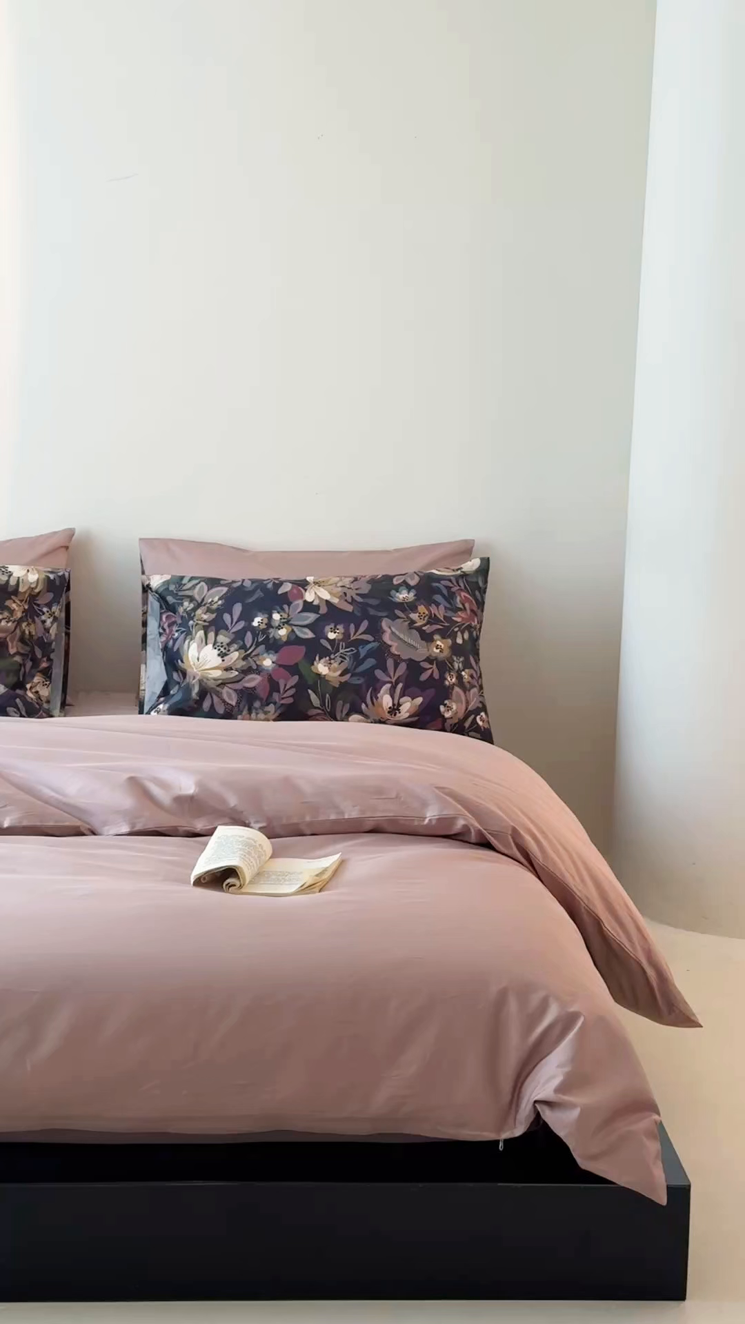 91家纺网 家纺一手货源 找家纺 涞澳家纺 2025新款全棉纯棉贡缎六件套(素色四件套+印花枕套） 澜花