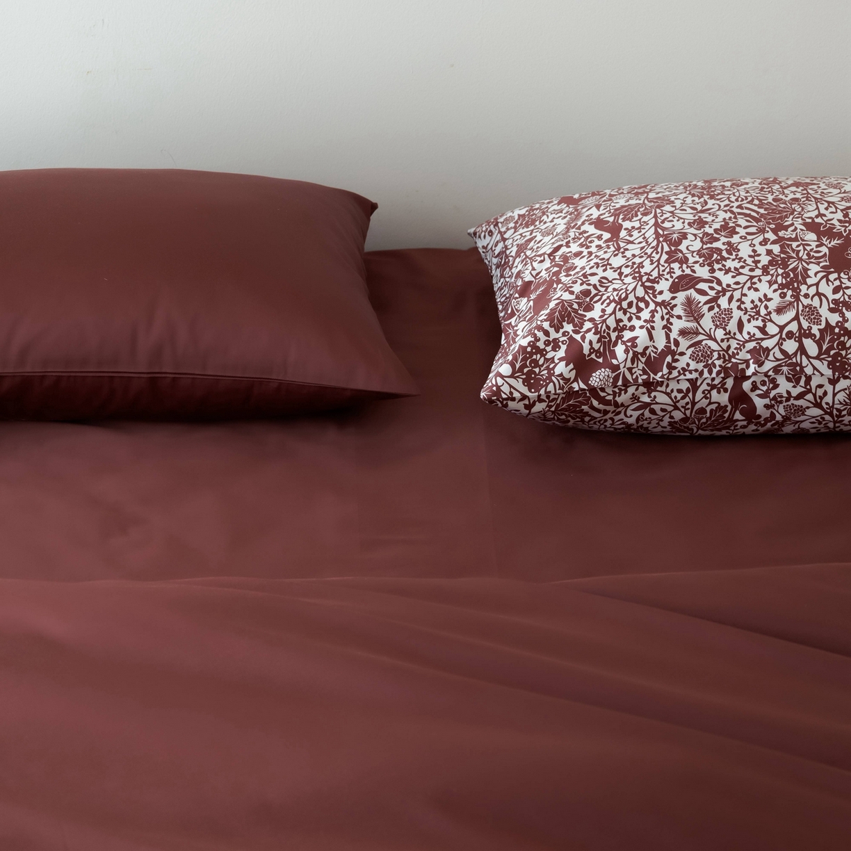 91家纺网 家纺一手货源 找家纺 涞澳家纺 2025新款全棉纯棉贡缎六件套(素色四件套+印花枕套） 荔椿