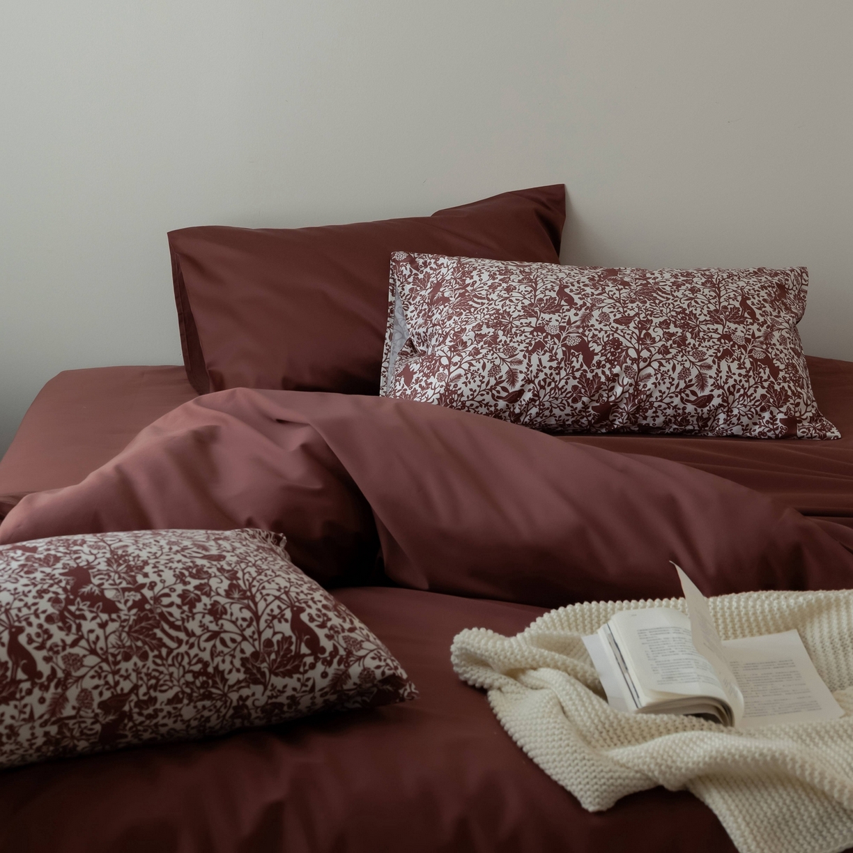 91家纺网 家纺一手货源 找家纺 涞澳家纺 2025新款全棉纯棉贡缎六件套(素色四件套+印花枕套） 荔椿