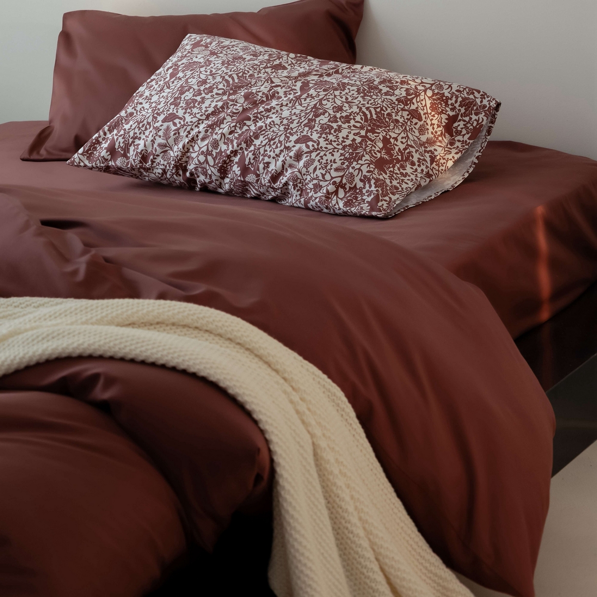 91家纺网 家纺一手货源 找家纺 涞澳家纺 2025新款全棉纯棉贡缎六件套(素色四件套+印花枕套） 荔椿