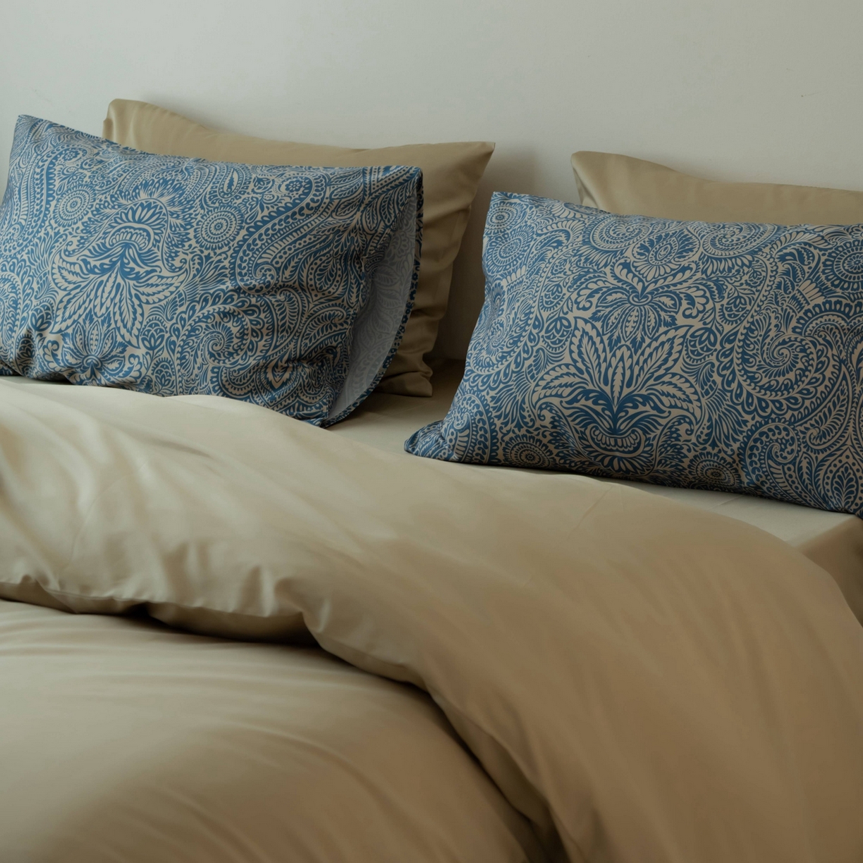 91家纺网 家纺一手货源 找家纺 涞澳家纺 2025新款全棉纯棉贡缎六件套(素色四件套+印花枕套） 赛娜